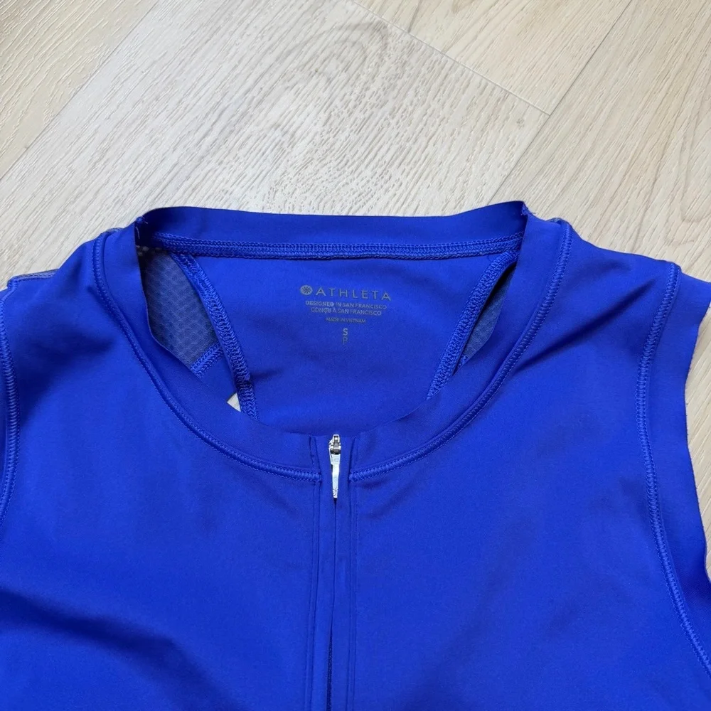 Athleta zipped cropped tank top